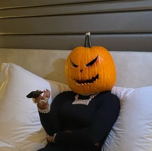 Meet your Posher, Miss